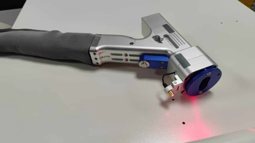 Handheld laser cleaning head